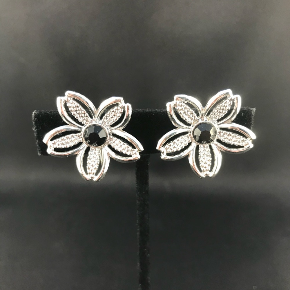 Vintage Sarah Coventry silver flower clip earrings
